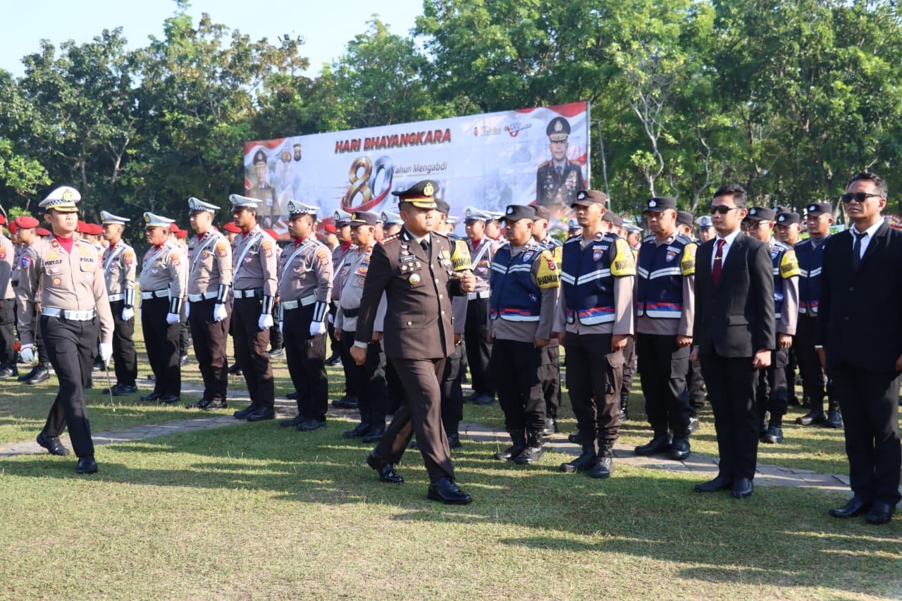Kapolresta Tangerang mengajak seluruh elemen masyarakat memperkuat sinergi menjaga kamtibmas pada Upacara Hari Bhayangkara ke-80.