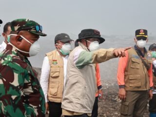 Hari Ke-9 Kebakaran TPA Jatiwaringin, Bupati Tangerang Minta Sinergi Tim Gabungan Terus Diperkuat