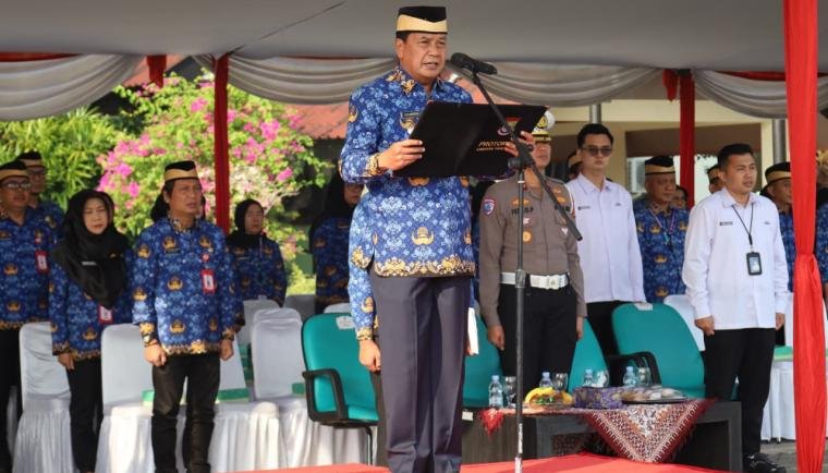 Bupati Tangerang menegaskan koperasi dan UMKM menjadi penggerak ekonomi daerah saat memimpin Upacara Hari Koperasi ke-79.