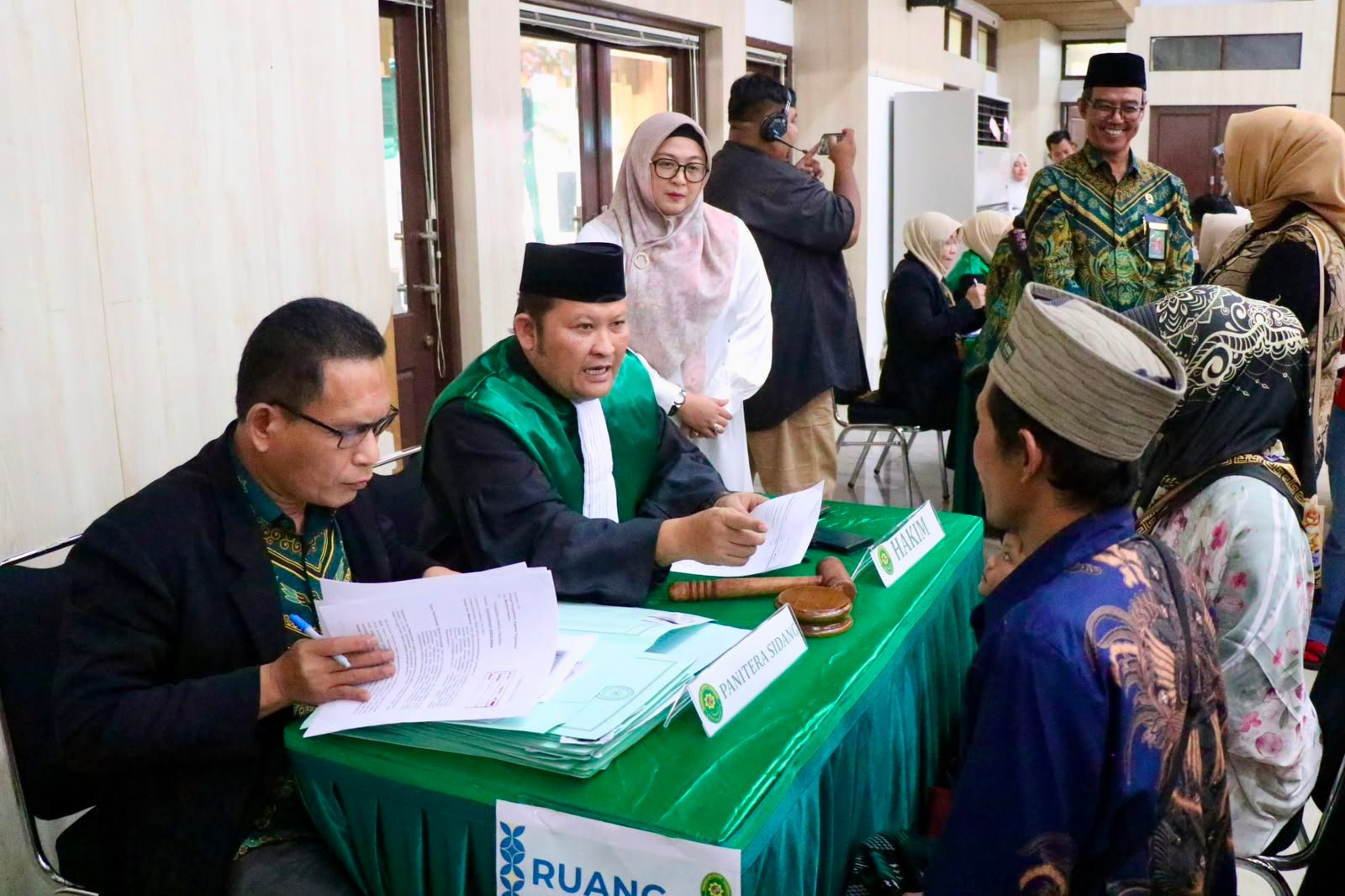 Program Isbat Nikah Terpadu Kabupaten Tangerang dimulai. Sebanyak 267 pasangan mengikuti sidang perdana di GSG Tigaraksa.