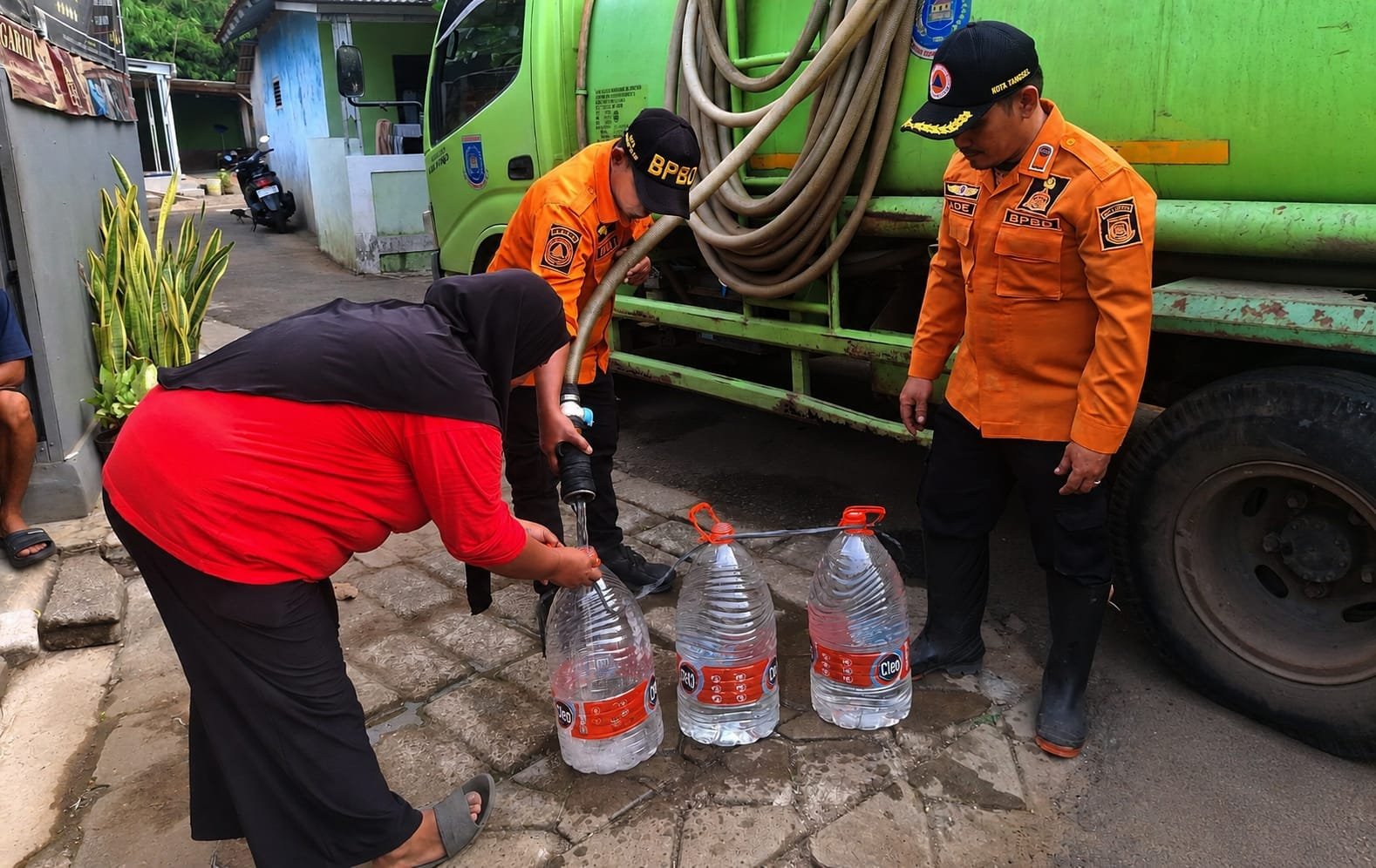 Sebanyak 147 KK di Keranggan, Tangsel terdampak kekeringan. Pemkot menyalurkan 50 ribu liter air dan menyiapkan deep well.
