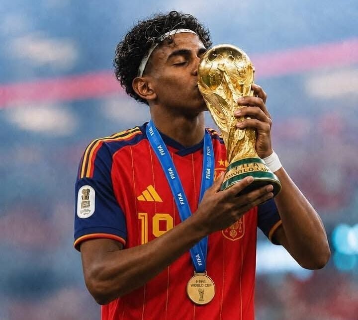 Biodata Lamine Yamal, bintang muda Spanyol yang mencuri perhatian lewat karier di Barcelona, doa sebelum bertanding, dan kisah Messi.
