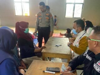 Warga Terdampak Asap TPA Jatiwaringin Dapat Layanan Kesehatan Gratis dari Polresta Tangerang