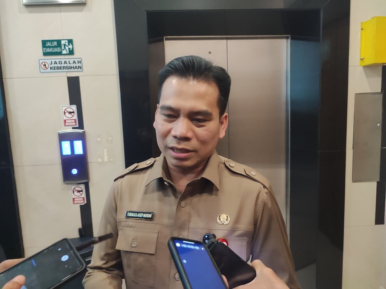 Pemkot Tangsel memperkuat literasi AI di 108 pesantren untuk mendorong transformasi digital dan peningkatan kompetensi santri.