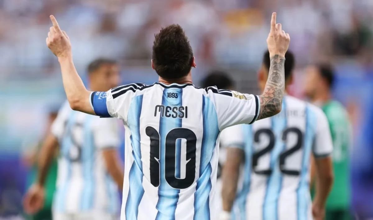 Scaloni emosional usai Argentina bangkit dari ketertinggalan 2-0 untuk menaklukkan Mesir dan melaju ke perempat final Piala Dunia 2026.