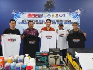 UMN Latih Karang Taruna Curug Sangereng Kuasai Desain Ilustrasi dan Seni Sablon