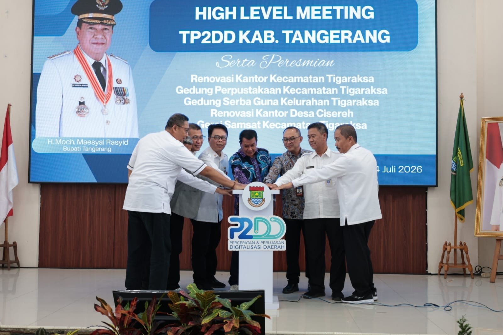 Pemkab Tangerang memperkuat TP2DD melalui layanan digital berbasis QRIS untuk memudahkan pembayaran pajak daerah masyarakat.