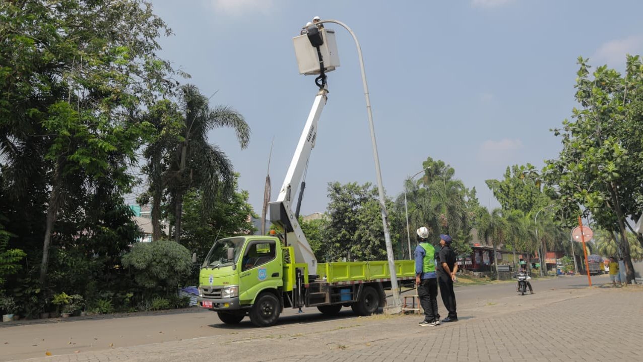 Program Tangsel Terang dipercepat. Pembangunan 3.280 PJU baru di Tangerang Selatan telah mencapai progres 20 persen.