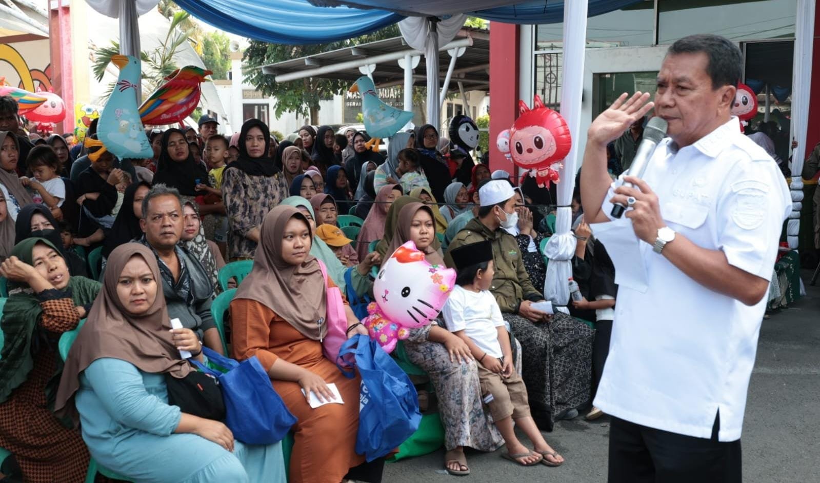 Bupati Tangerang resmikan Warteksi Gemilang, program sembako murah dengan subsidi 45 persen untuk menjaga daya beli masyarakat.
