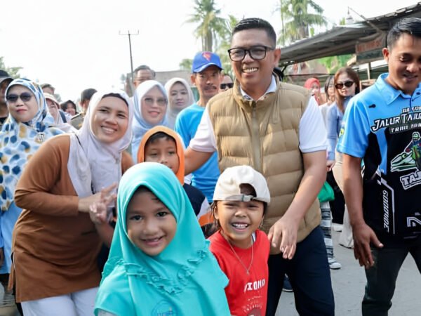 1.200 Warga Labuan Ikuti Jalan Sehat dan Cek Kesehatan Gratis Bersama Gubernur Banten