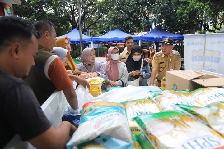 Pemkot Tangerang menggelar Gerakan Pangan Murah HUT RI di enam kecamatan. Simak jadwal dan lokasi pelaksanaannya.