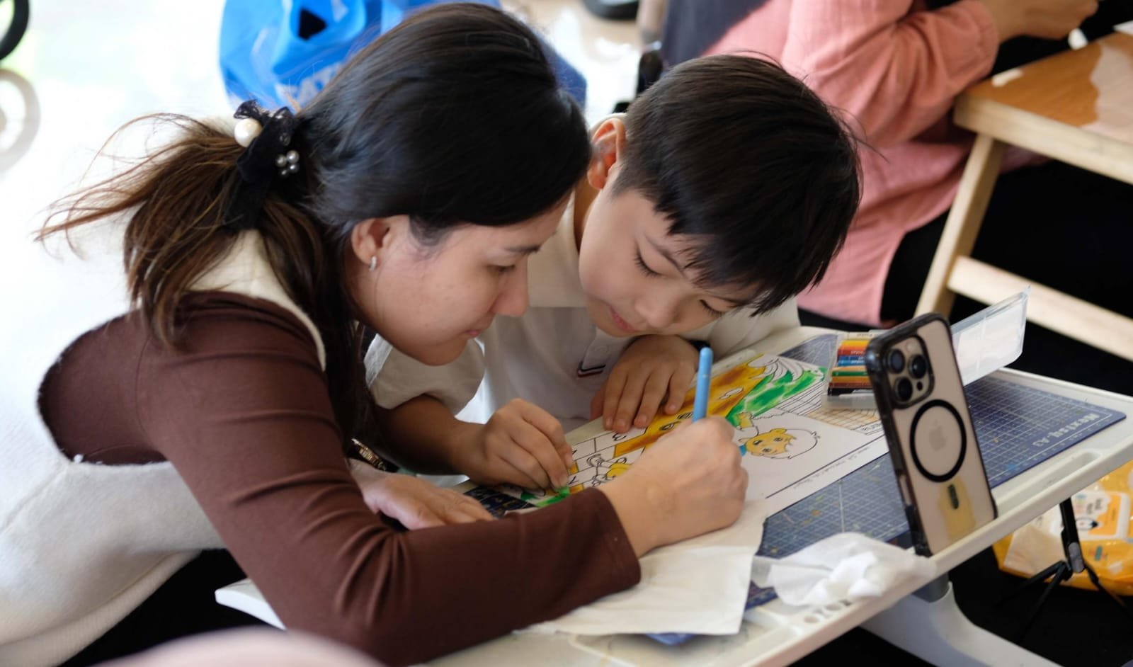 Atria Hotel Gading Serpong menggelar Family Coloring Competition bersama Greebel Indonesia untuk memperingati Hari Anak Nasional.