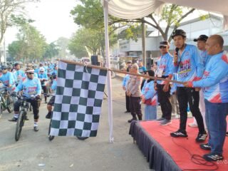 Semarak HUT Kota Serang dan HUT RI, Wawalkot Agis Gowes Bareng Ratusan Peserta Sekaligus Bagikan Hadiah Kambing