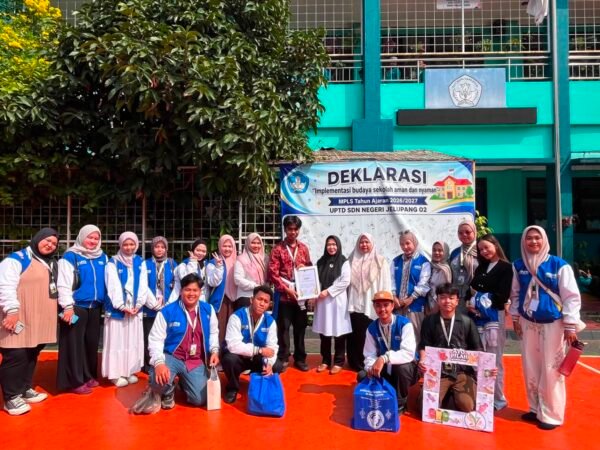 Mahasiswa KKN UMT Ajak Siswa SDN Jelupang 02 Ubah Sampah Plastik Jadi Karya Kreatif