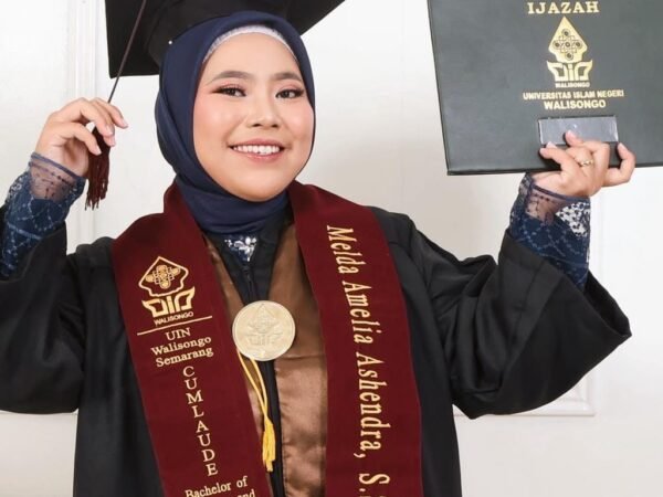 Lulusan 3,5 Tahun, Melda Amelia Ashendra Raih Cumlaude dan Terus Melangkah ke Dunia Pendidikan