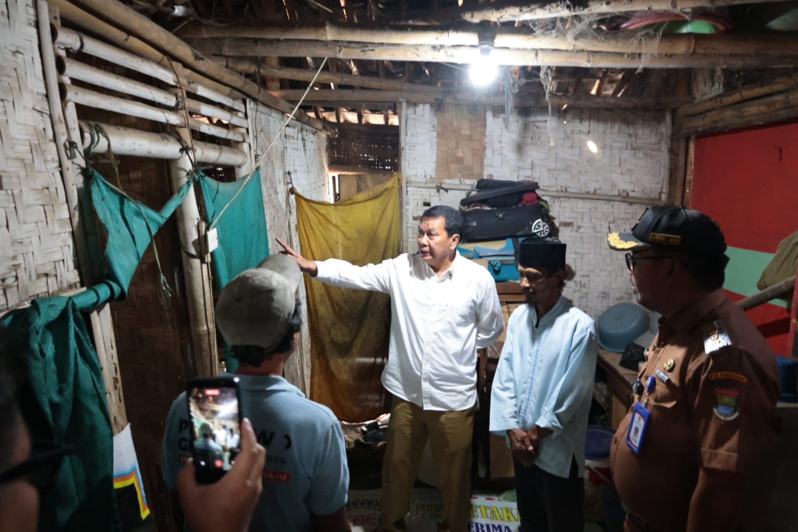 Pemkab Tangerang membangun ulang empat rumah warga Sindang Asih melalui program RTLH untuk mewujudkan hunian sehat dan layak.