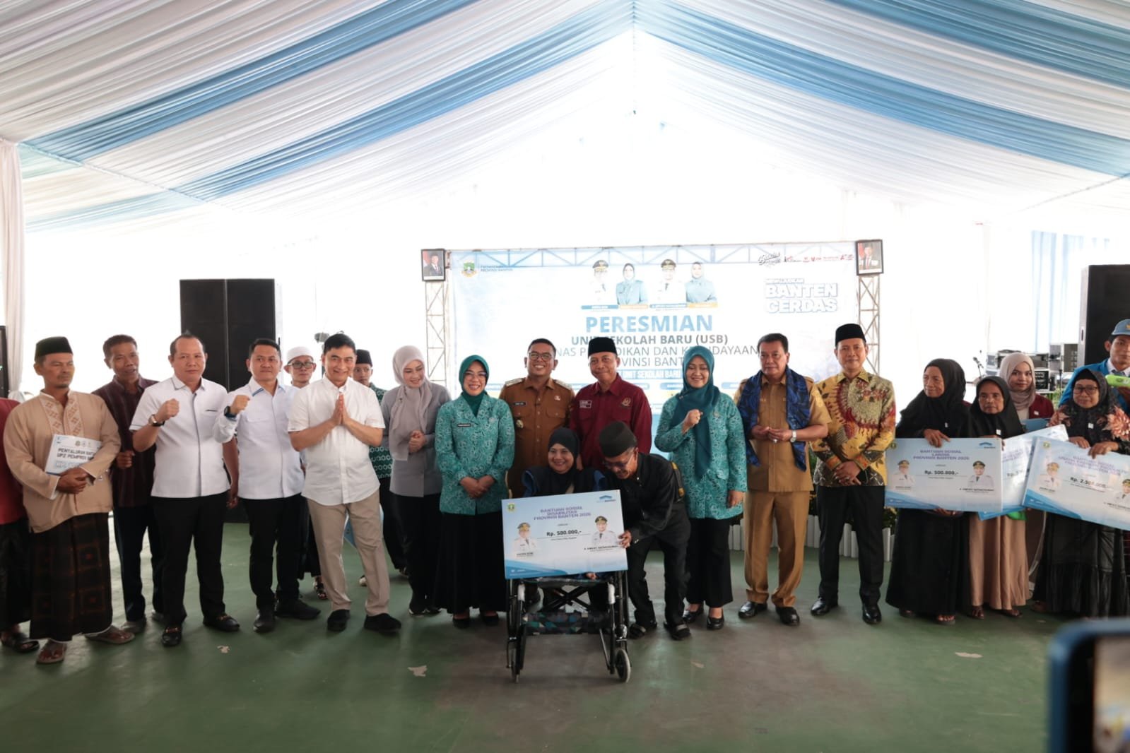 SMAN 33 Kabupaten Tangerang resmi diresmikan, menjadi wujud kolaborasi Pemkab Tangerang dan Pemprov Banten di bidang pendidikan.
