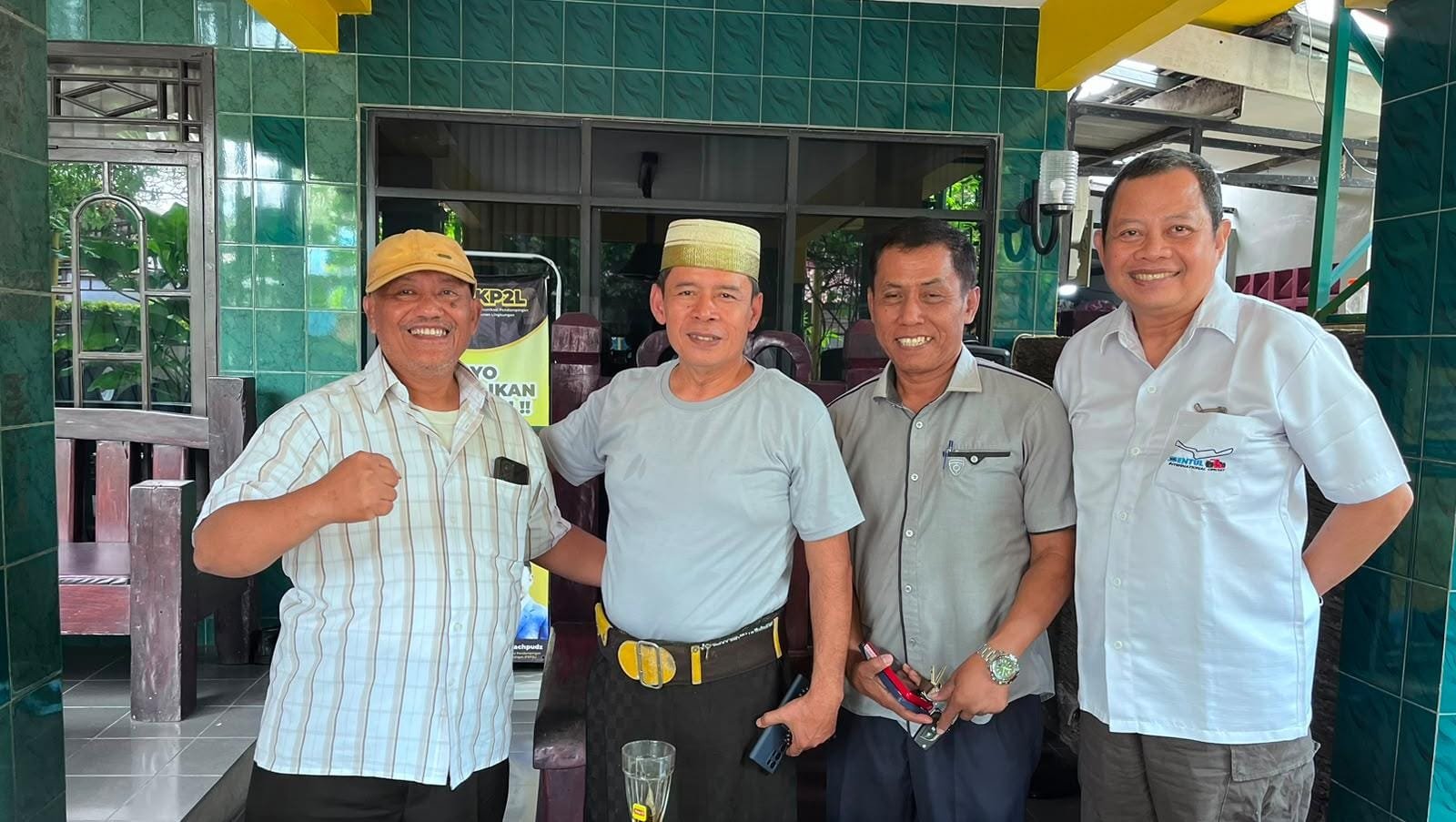 Warga Winong Permai Tangerang keluhkan jalan rusak, drainase buruk, banjir, dan belum jelasnya status PSU. DPRD janji tindak lanjut.