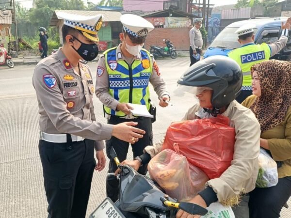 Satlantas Polresta Tangerang Edukasi Pengendara di Titik Rawan Kecelakaan Lewat Program Si Caka