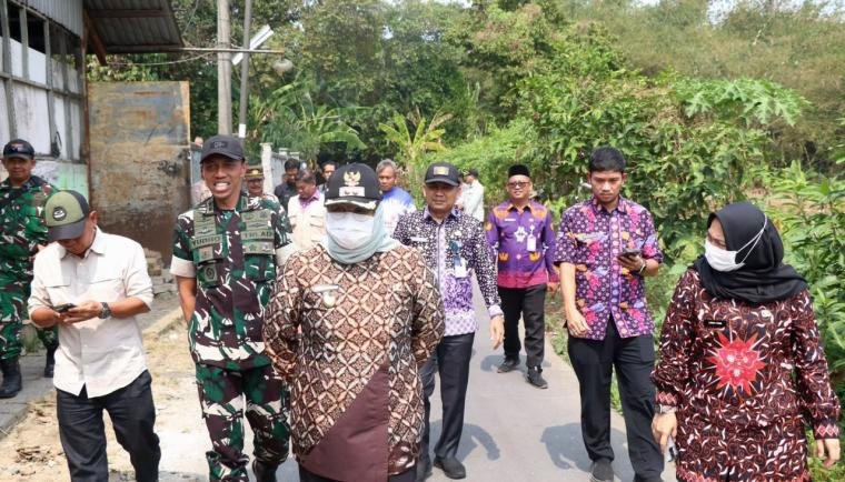 Pemkab Tangerang siapkan TPS3R Tigaraksa untuk mengurangi beban TPA Jatiwaringin melalui pengolahan sampah terpadu.