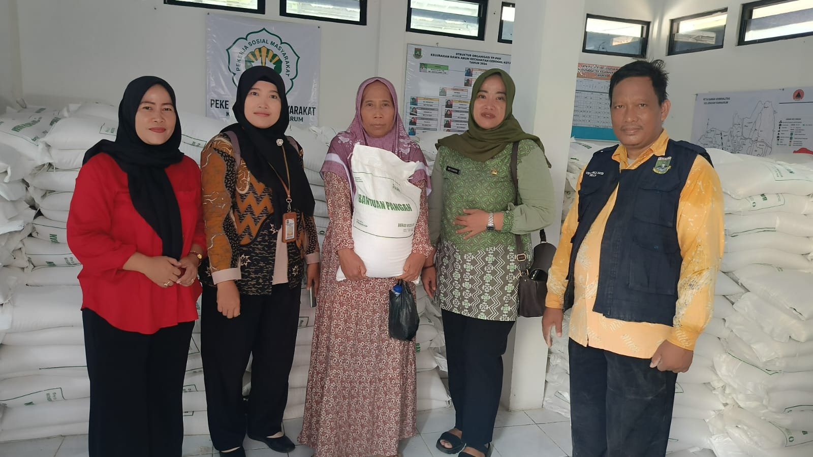 924 KPM di Rawa Arum Cilegon menerima bantuan beras 27.720 kilogram dari Bapanas untuk kebutuhan pangan warga.