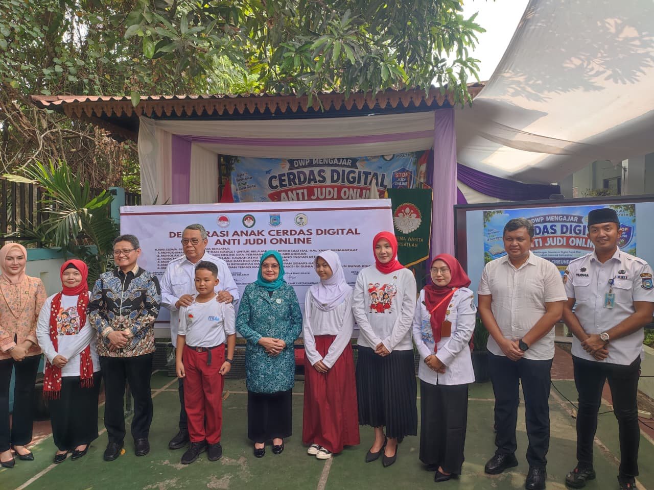 Pemkot Tangsel memperkuat edukasi digital di sekolah untuk mencegah anak terpapar judi online sejak usia dini.