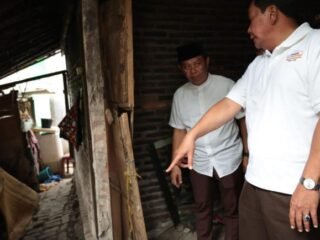 Rumah Warga Kali Asin Roboh akibat Erosi dan Angin, Bupati Tangerang Pastikan Segera Dibangun Kembali