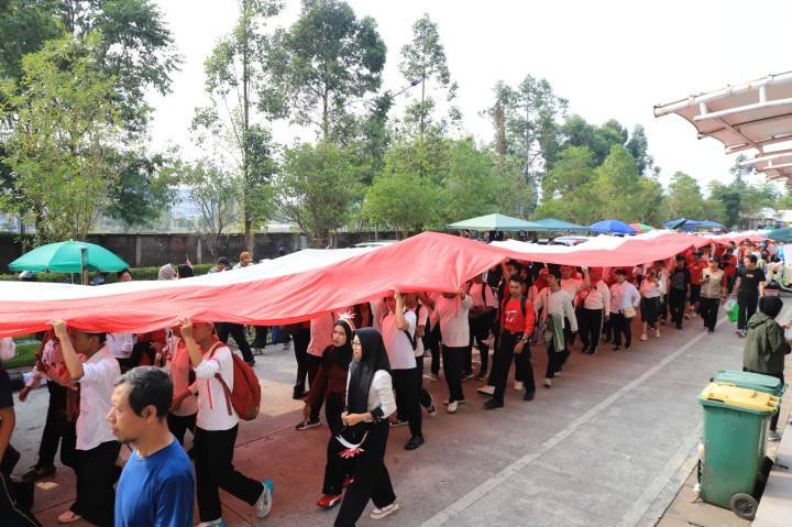 Kota Tangerang menjadi lokasi Kirab Merah Putih 81 meter yang diikuti ribuan pemuda dengan membawa pesan persatuan dan kebangsaan.
