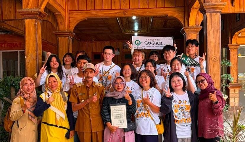 Sebanyak 14 mahasiswa Taiwan mengabdi di Indramayu, belajar budaya Indonesia sekaligus edukasi migrasi aman bagi pekerja migran.