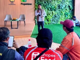 Pegadaian Cirendeu edukasi komunitas ojek pangkalan soal pengelolaan keuangan, tabungan, dana darurat, dan investasi emas.