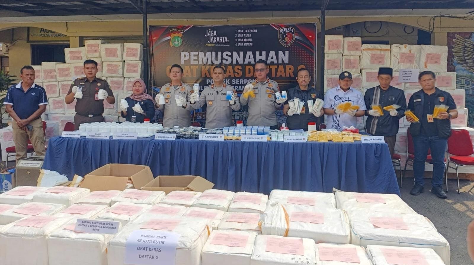 Polsek Serpong musnahkan 46 juta butir obat keras ilegal senilai Rp230 miliar hasil pengungkapan jaringan peredaran obat daftar G.