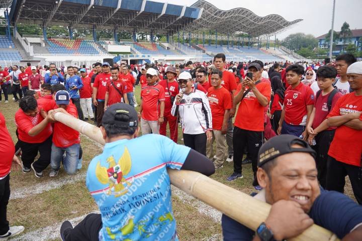 Semarak HUT ke-81 RI di Kota Tangerang diwarnai lomba rakyat yang memperkuat kebersamaan dan kekompakan jajaran Pemkot.