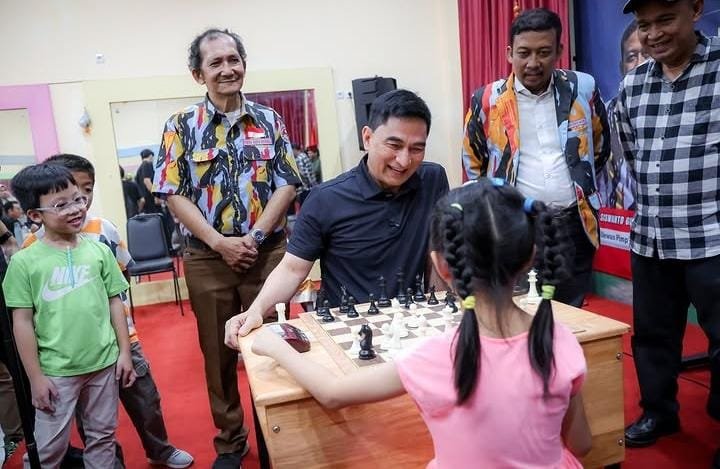 Wagub Banten membuka turnamen catur pelajar di Tangerang dan menyoroti pentingnya strategi serta perhitungan dalam kehidupan.