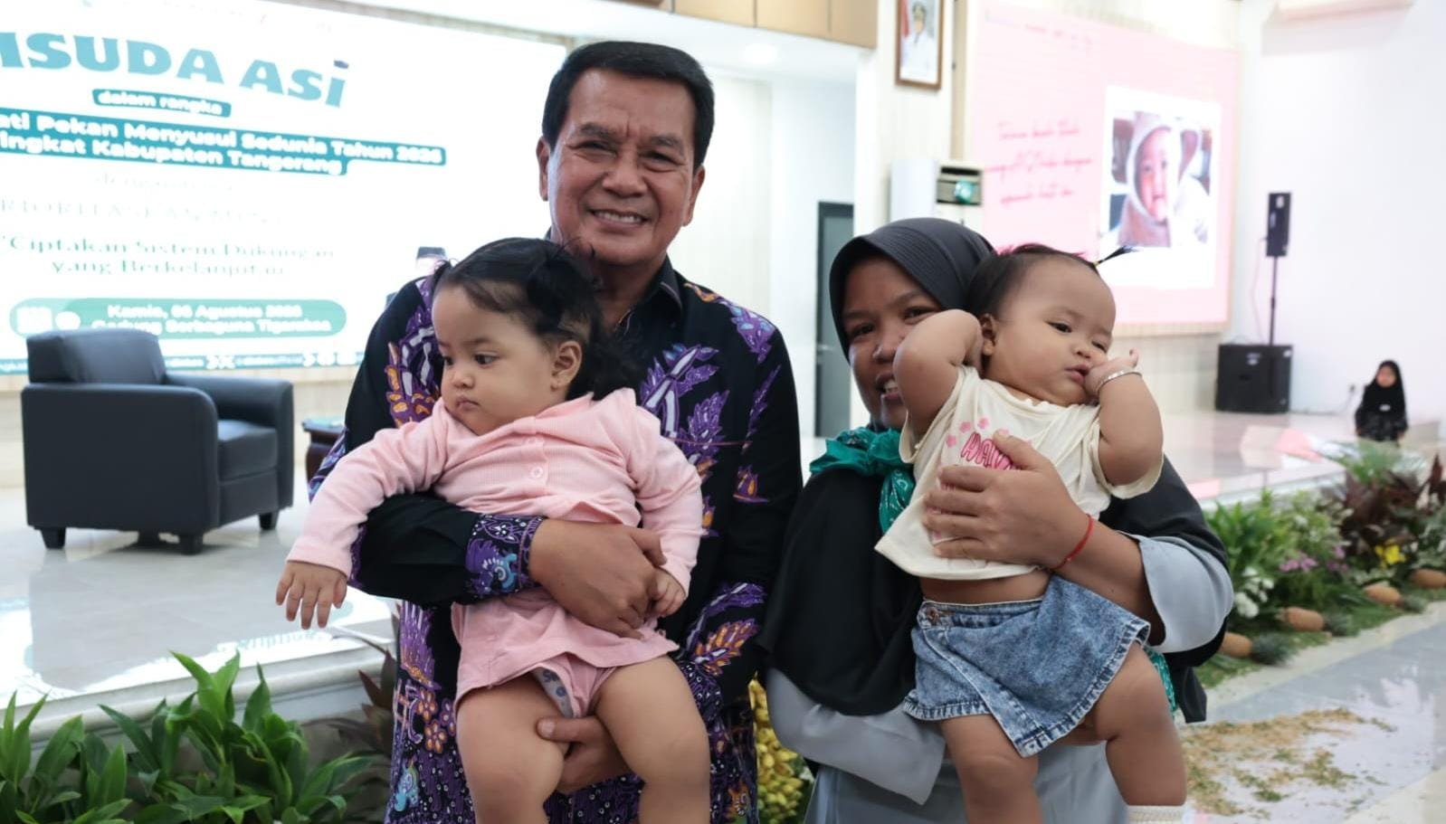 Bupati Tangerang Maesyal Rasyid hadiri Wisuda ASI 2026 dan dorong ibu memberikan ASI eksklusif demi generasi sehat.