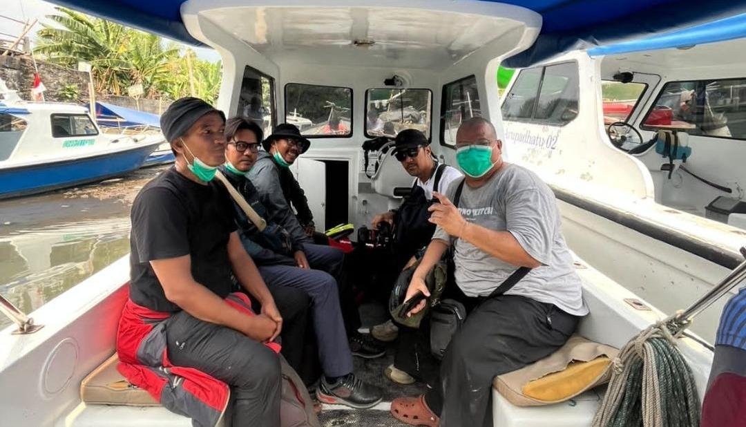 Polda Banten bersama tim gabungan terus mencari lima jurnalis yang hilang kontak di Selat Sunda setelah berangkat menuju Gunung Anak Krakatau.