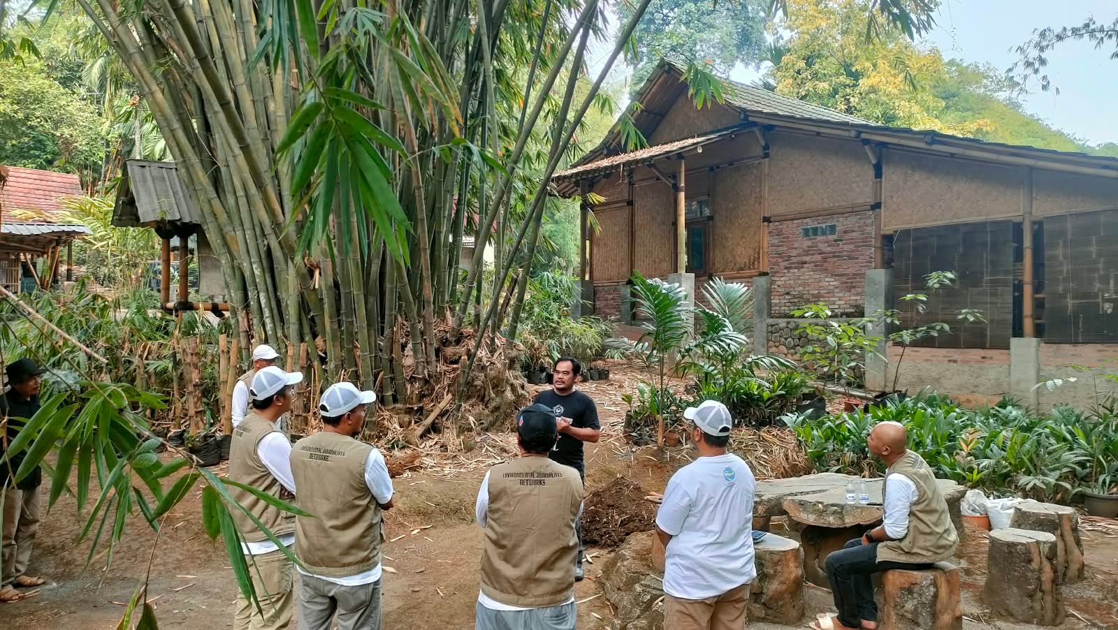 EJN belajar budidaya dan konservasi bambu di YBI Cibinong sebagai bekal mendorong pelestarian bambu di Kabupaten Tangerang.