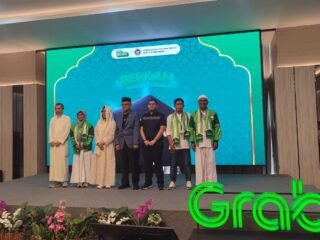 Grab Berangkatkan 105 Pengemudi dari 27 Kota untuk Umrah ke Tanah Suci