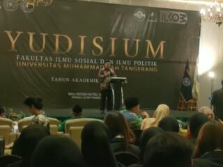 Rektor UMT Tekankan Adaptasi AI dan Karakter kepada 363 Lulusan FISIP