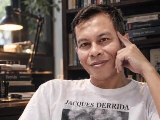 Waringin Sungsang: Membalik Arah Pengetahuan dan Komunikasi dalam Filsafat Nusantara