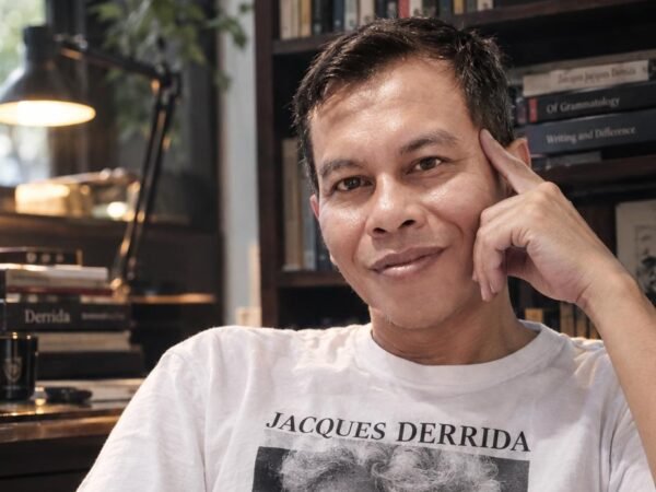 Waringin Sungsang: Membalik Arah Pengetahuan dan Komunikasi dalam Filsafat Nusantara