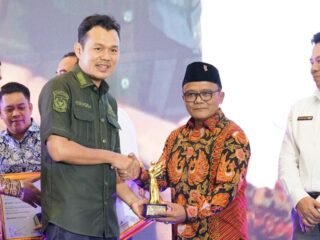 Kholid Ismail Terima Radar Banten Award 2026 atas Kiprah Mendukung UMKM