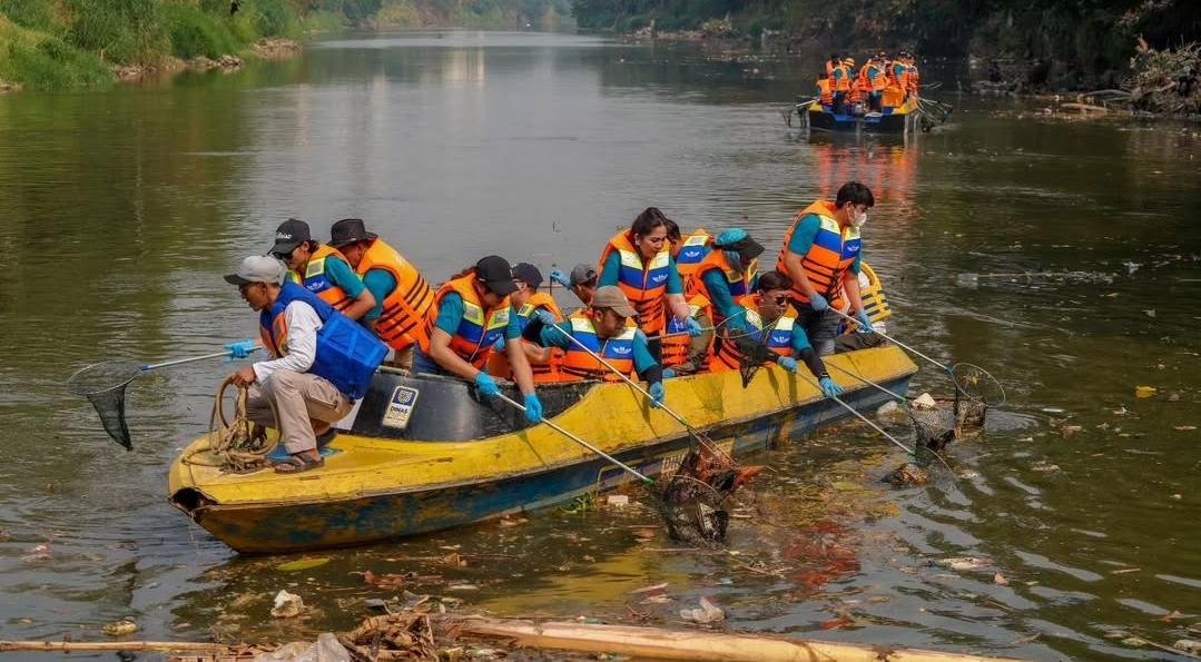 JHL Group bersama Banksasuci Foundation menggelar aksi bersih Sungai Cisadane menjelang World Cleanup Day 2026.