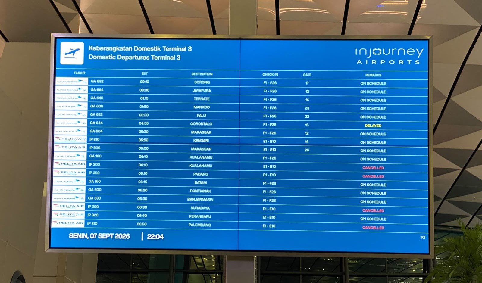 Tiga bandara kembali beroperasi setelah terdampak abu vulkanik Gunung Anak Krakatau. Penerbangan Soekarno-Hatta dipulihkan bertahap.