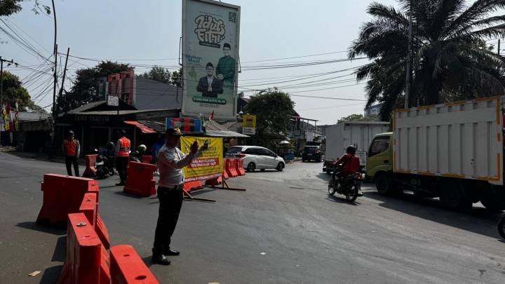Pemkot Tangerang mulai menerapkan buka-tutup situasional di Jalan Iskandar Muda. Simak jalur alternatif bagi pengendara.