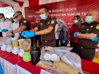 Tiga Pistol dan 1,9 Kg Sabu Dimusnahkan Kejari Tangsel dari 124 Perkara