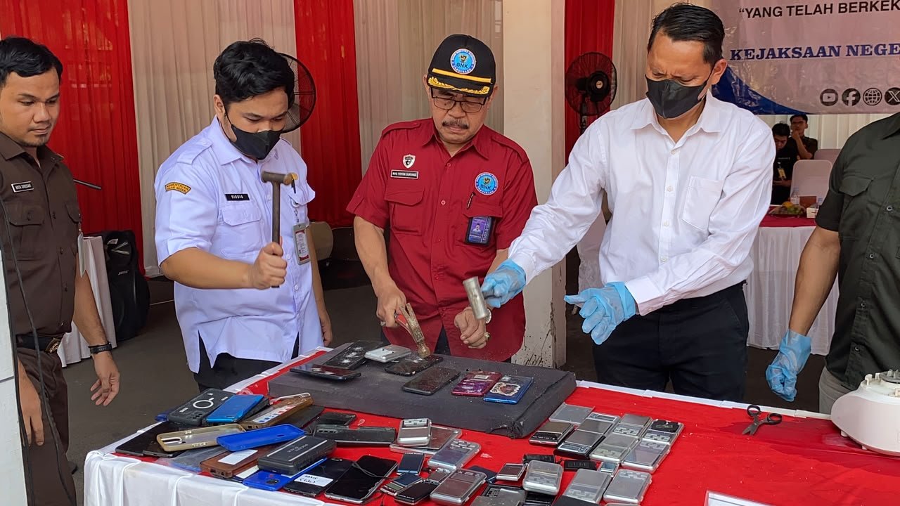 Kejari Kabupaten Tangerang memusnahkan 664 gram sabu, 24 ribu Tramadol, serta barang bukti dari 144 perkara yang telah inkracht.