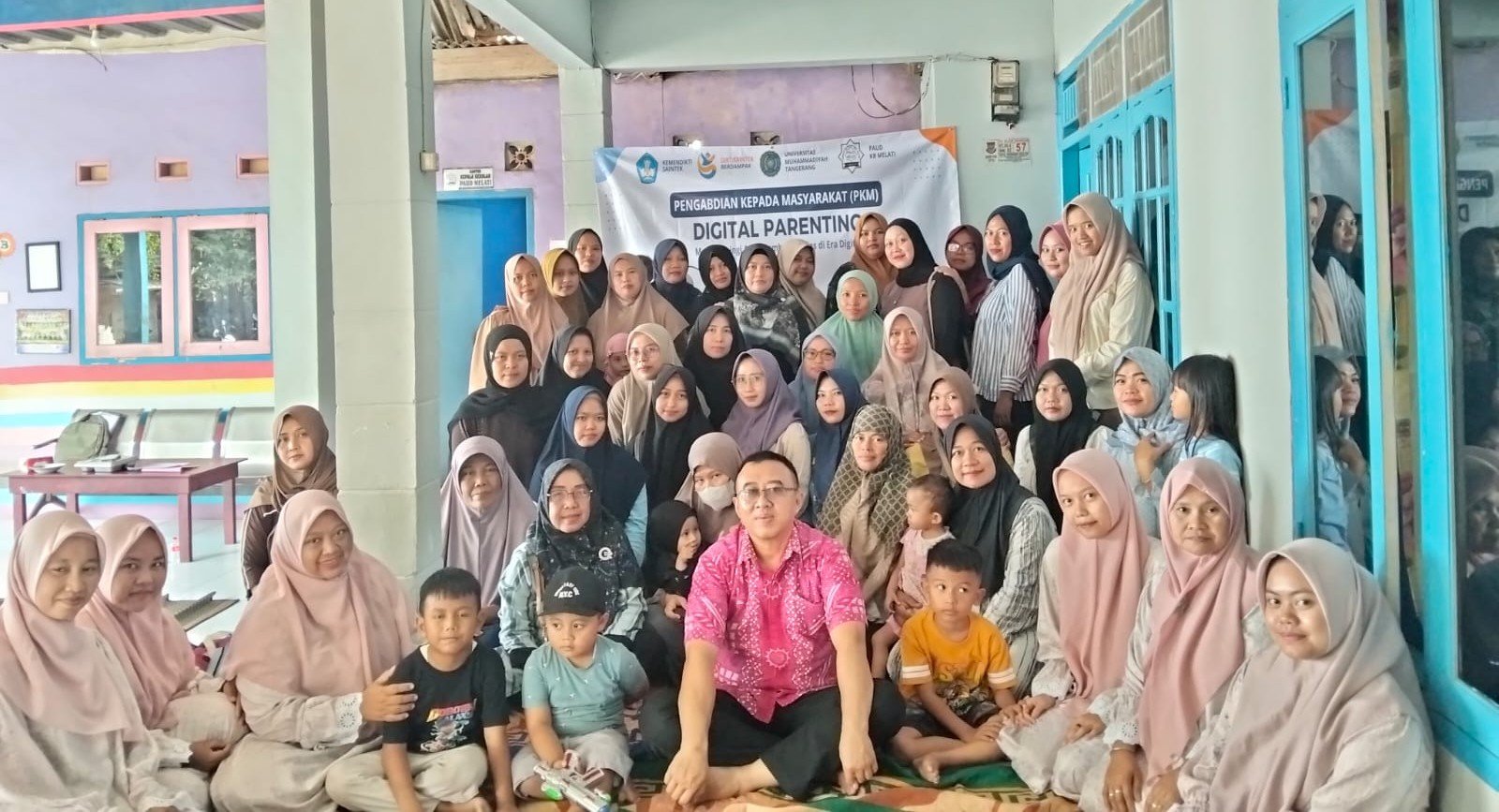 UMT menerapkan Game Edukasi ABCLand dan iTBoard di KB Melati Panongan untuk meningkatkan literasi huruf serta kompetensi digital guru PAUD.