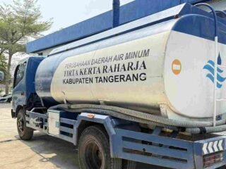 PERUMDAM TKR Siagakan Mobil Tangki untuk Bantu Warga Terdampak Kekeringan