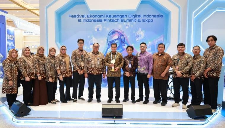 Pemkab Tangerang meraih penghargaan TP2DD terbaik se-Jawa Bali berkat penguatan digitalisasi pembayaran pajak daerah.