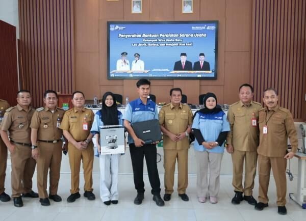 Pemkab Tangerang Salurkan Bantuan Peralatan Usaha untuk 48 Wirausahawan Baru